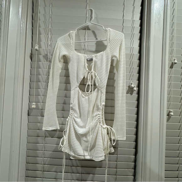 GENERATION OUTCAST ZION MINI DRESS WHITE - OUTCAST EXCLUSIVES - Picture 3 of 6